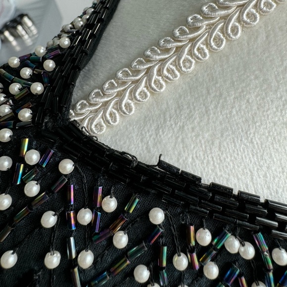Saks Fifth Avenue Size Large Black Bead and Pearl Top Fully Lined - Picture 7 of 9